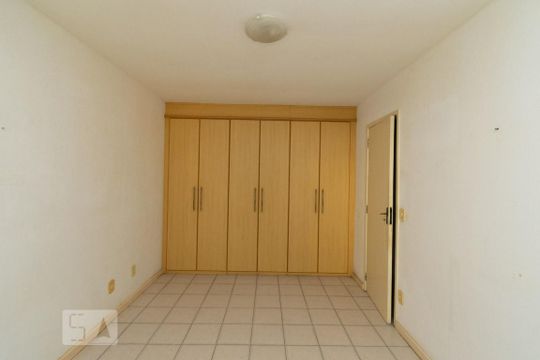 QUARTO 2 de apartamento para alugar com 2 quartos, 65m² em Icaraí, Niterói