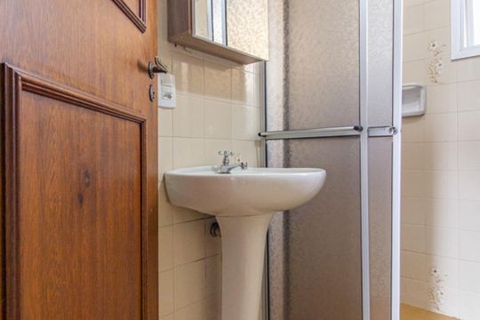 Banheiro de apartamento para alugar com 2 quartos, 90m² em Centro, Curitiba
