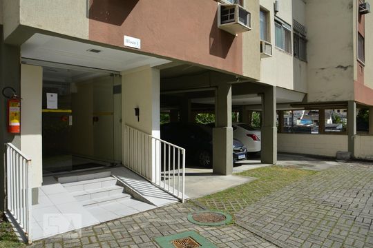 Fachada do bloco de apartamento à venda com 3 quartos, 67m² em Pechincha, Rio de Janeiro