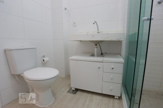 Banheiro Social de apartamento para alugar com 2 quartos, 62m² em Tijuca, Rio de Janeiro