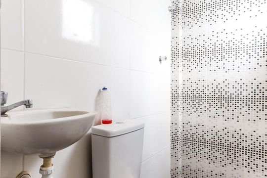 Banheiro de kitnet/studio para alugar com 1 quarto, 28m² em Vila Medeiros, São Paulo