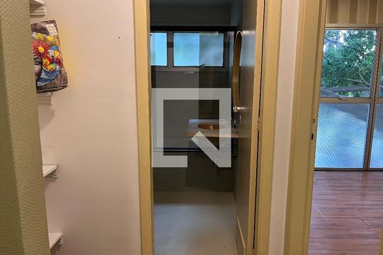 Corredor de apartamento para alugar com 2 quartos, 70m² em Vila Clementino, São Paulo