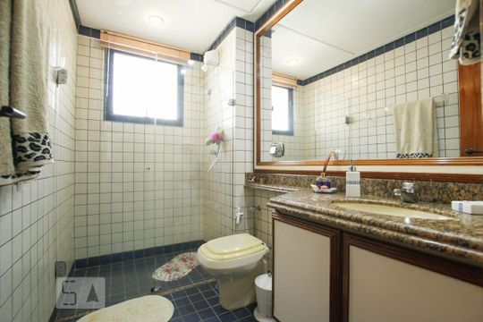 Banheiro da Suíte 2 de apartamento para alugar com 4 quartos, 143m² em Setor Bueno, Goiânia