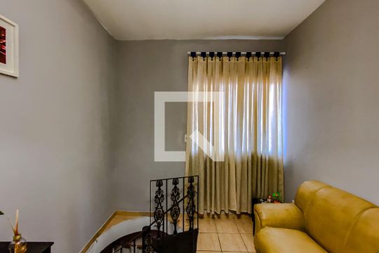 Sala de casa à venda com 4 quartos, 154m² em Vila Invernada, São Paulo
