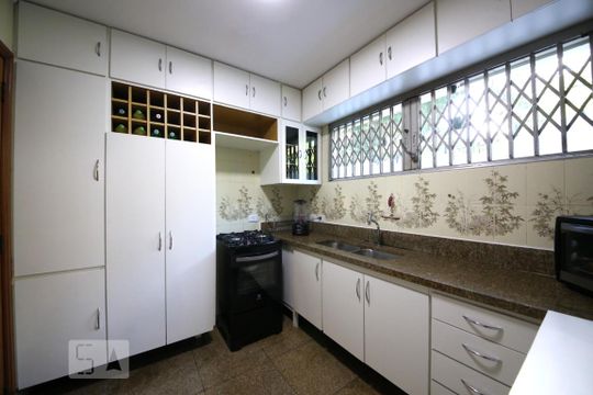 Cozinha de casa à venda com 4 quartos, 206m² em Jardim Umuarama, São Paulo
