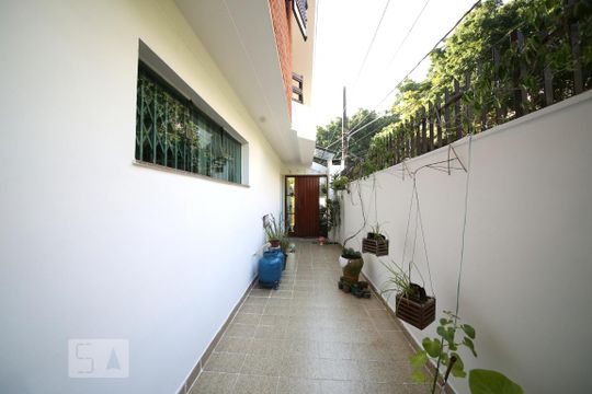 Corredor Lateral de casa à venda com 4 quartos, 206m² em Jardim Umuarama, São Paulo