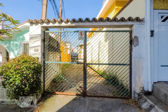 Fachada de casa à venda com 3 quartos, 230m² em Chácara Inglesa, São Paulo