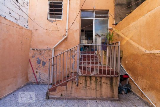 Quintal dos fundos de casa à venda com 3 quartos, 135m² em Chácara Inglesa, São Paulo