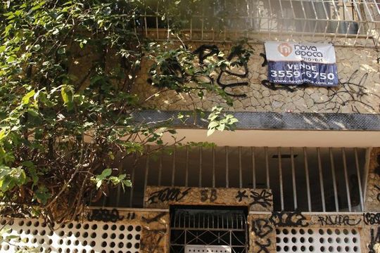 Fachada de casa à venda com 8 quartos, 400m² em Andaraí, Rio de Janeiro