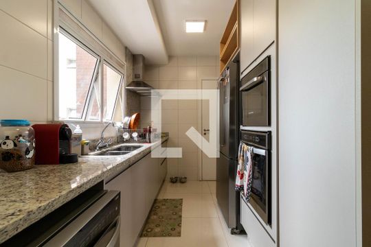 Cozinha de apartamento à venda com 4 quartos, 168m² em Água Branca, São Paulo