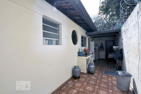 Quintal Fundos de casa à venda com 4 quartos, 150m² em Parque Continental, São Paulo