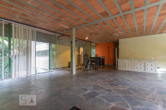 Sala de casa de condomínio para alugar com 4 quartos, 400m² em Itanhangá, Rio de Janeiro