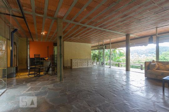 Sala de casa de condomínio para alugar com 4 quartos, 400m² em Itanhangá, Rio de Janeiro