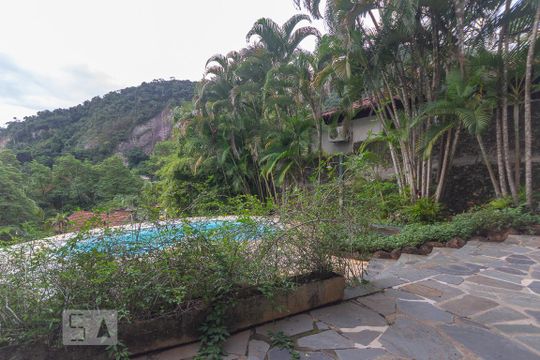 Piscina de casa de condomínio para alugar com 4 quartos, 400m² em Itanhangá, Rio de Janeiro
