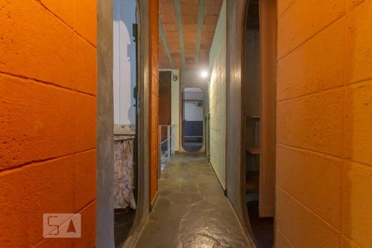 Corredor de casa de condomínio à venda com 4 quartos, 400m² em Itanhangá, Rio de Janeiro