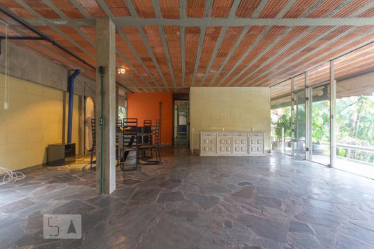 Sala de casa de condomínio para alugar com 4 quartos, 400m² em Itanhangá, Rio de Janeiro