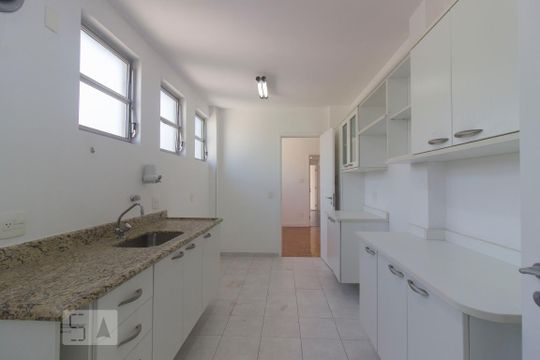 Cozinha de apartamento para alugar com 3 quartos, 120m² em Higienópolis, São Paulo