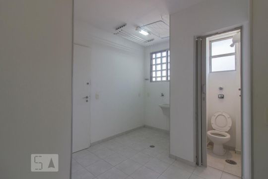 Área de serviço de apartamento para alugar com 3 quartos, 120m² em Higienópolis, São Paulo