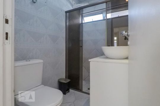 Banheiro de apartamento à venda com 2 quartos, 65m² em Vila Monumento, São Paulo