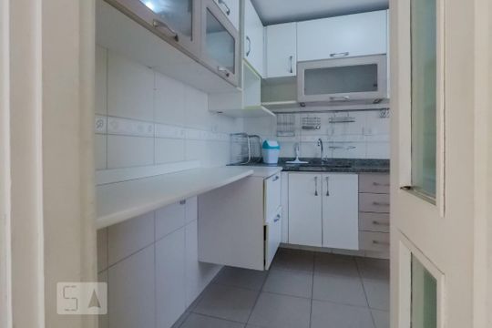 Cozinha de apartamento à venda com 2 quartos, 65m² em Vila Monumento, São Paulo