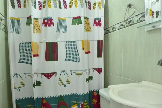 Banheiro de casa à venda com 1 quarto, 36m² em Curicica, Rio de Janeiro