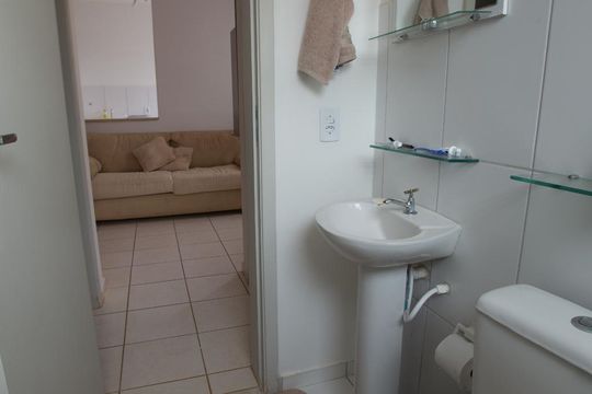 Banheiro de apartamento para alugar com 2 quartos, 48m² em Parque dos Lagos, Ribeirão Preto