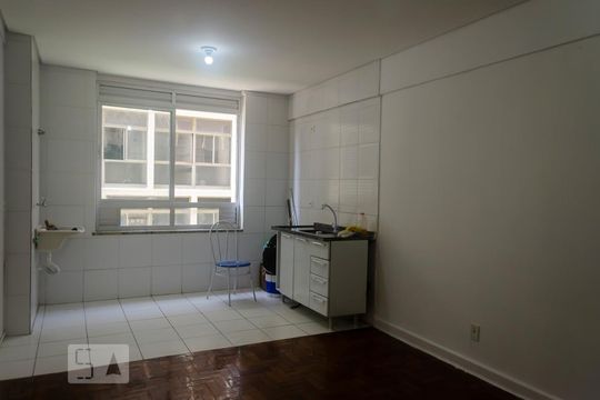 Sala/Cozinha de apartamento para alugar com 1 quarto, 38m² em República, São Paulo