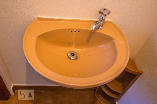 Banheiro de Serviço de apartamento para alugar com 1 quarto, 50m² em Cambuí, Campinas