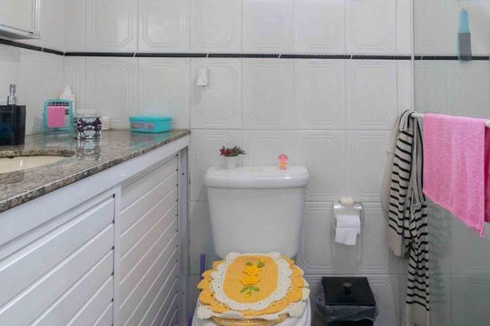 Banheiro da Suíte (Casa 1) de casa à venda com 5 quartos, 500m² em Quinta da Paineira, São Paulo