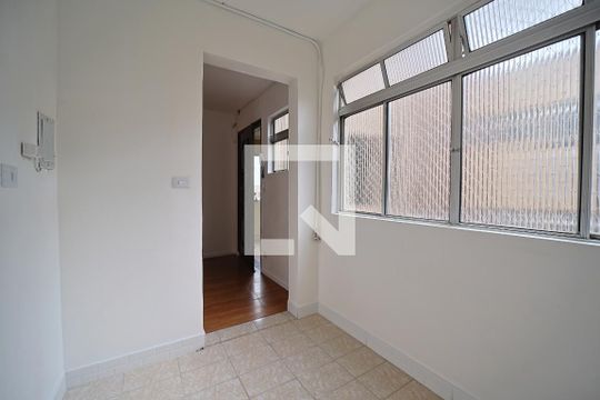 Cozinha de apartamento para alugar com 2 quartos, 43m² em Conjunto Habitacional Padre José de Anchieta, São Paulo