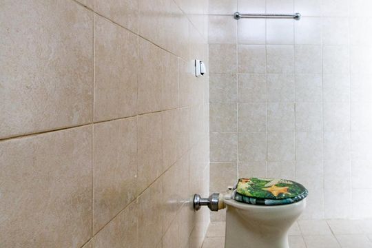 Banheiro de kitnet/studio para alugar com 1 quarto, 50m² em Pinheiros, São Paulo