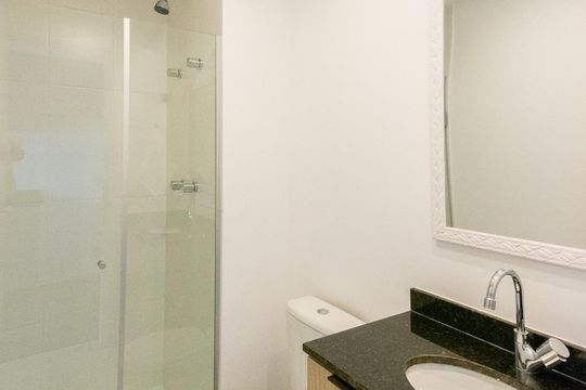 Banheiro de kitnet/studio à venda com 1 quarto, 27m² em Moema, São Paulo