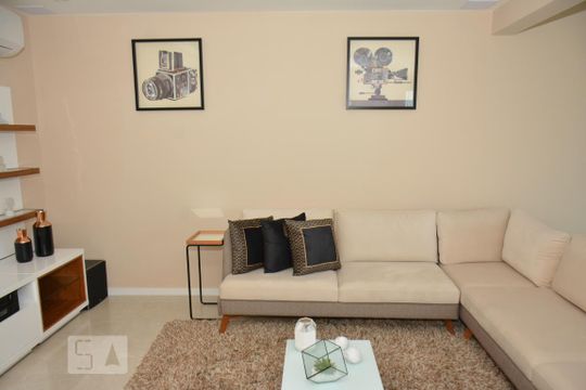 Sala 2 andar de cima de casa à venda com 4 quartos, 460m² em Jardim Guanabara, Rio de Janeiro