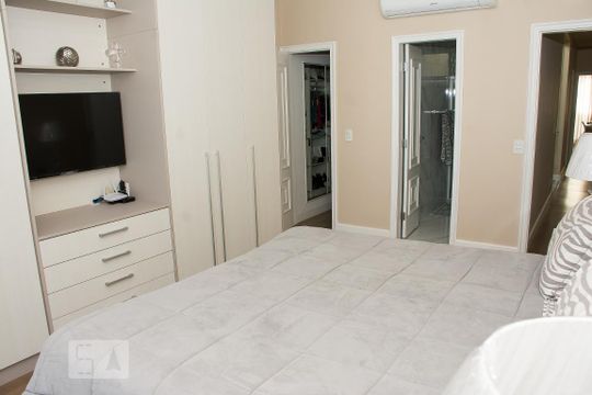 Quarto com suite de casa à venda com 4 quartos, 460m² em Jardim Guanabara, Rio de Janeiro