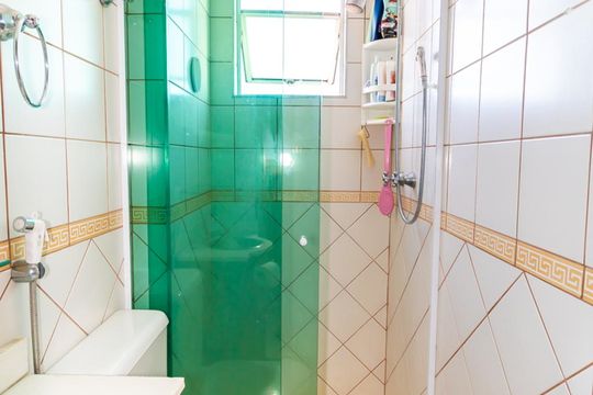 Banheiro de apartamento à venda com 2 quartos, 57m² em Vila Mazzei, São Paulo
