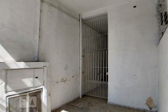 Garagem de casa à venda com 5 quartos, 150m² em Taboão, Diadema