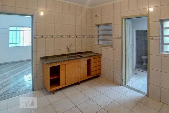 Cozinha de casa à venda com 5 quartos, 150m² em Taboão, Diadema