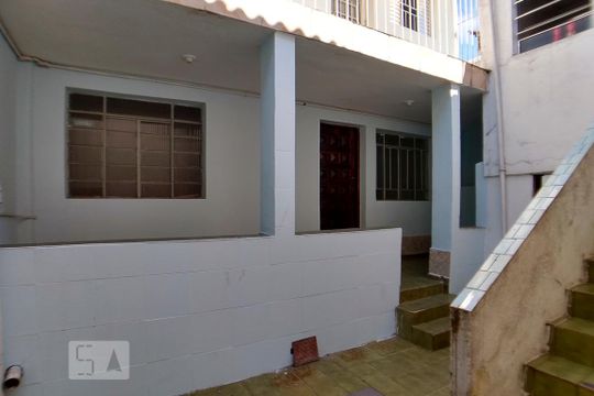 Quintal de casa à venda com 5 quartos, 150m² em Taboão, Diadema