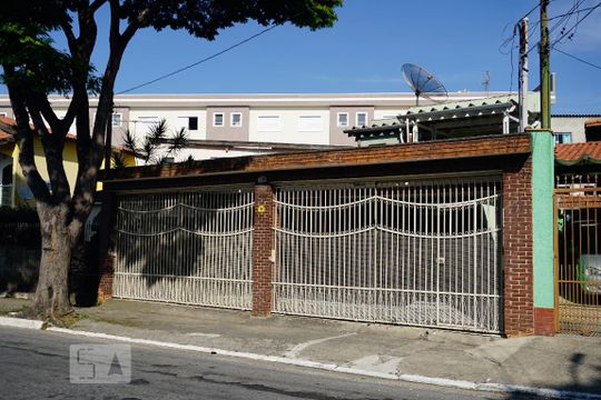 Fachada de casa à venda com 4 quartos, 100m² em Parque Boturussu, São Paulo