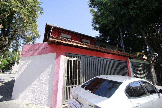 Fachada de casa à venda com 3 quartos, 150m² em Bosque da Saúde, São Paulo