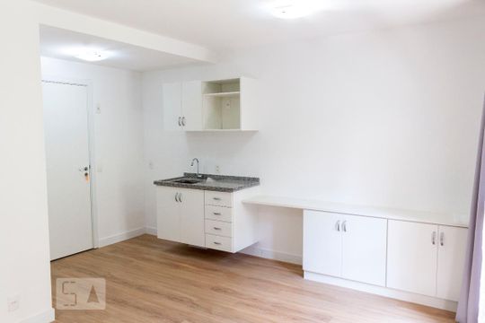 Cozinha de kitnet/studio para alugar com 1 quarto, 28m² em Liberdade, São Paulo