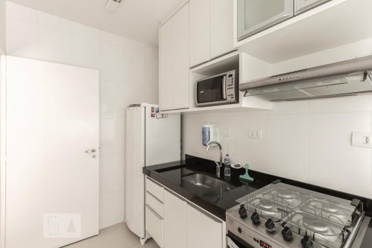 Cozinha de apartamento para alugar com 1 quarto, 46m² em Jardim Paulista, São Paulo