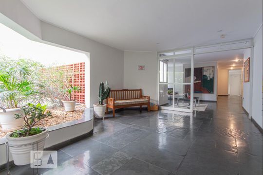 Hall de apartamento para alugar com 1 quarto, 55m² em Pinheiros, São Paulo
