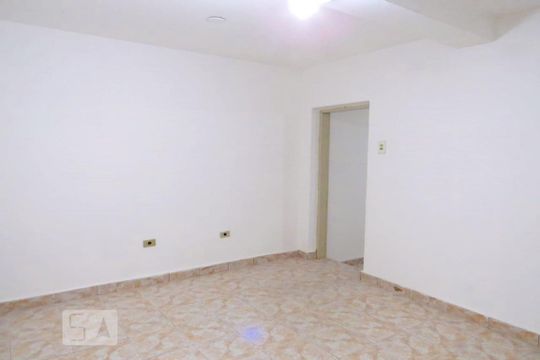 Quarto de casa para alugar com 1 quarto, 40m² em Vila Medeiros, São Paulo