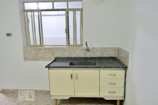 Pia de casa para alugar com 1 quarto, 40m² em Vila Medeiros, São Paulo