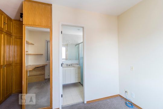 Suíte de apartamento para alugar com 2 quartos, 70m² em Vila Guarani (z Sul), São Paulo