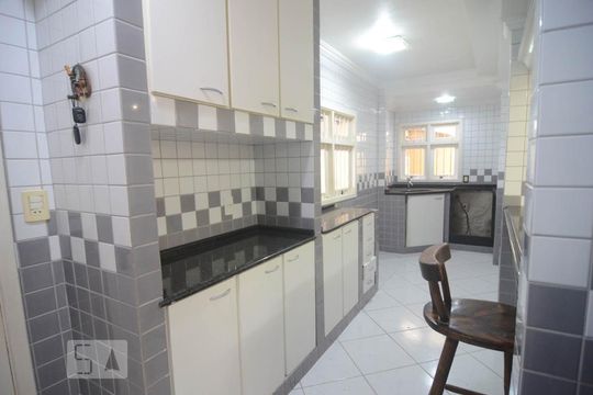 Cozinha de casa para alugar com 4 quartos, 220m² em Nossa Senhora das Gracas, Canoas