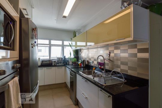 Cozinha de apartamento à venda com 2 quartos, 98m² em Brooklin Paulista, São Paulo