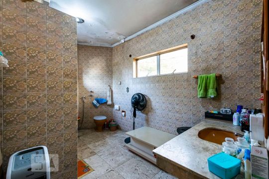 2o. Andar - Quarto 3 - Suíte/ Banheiro de casa à venda com 3 quartos, 100m² em Jardim da Glória, São Paulo