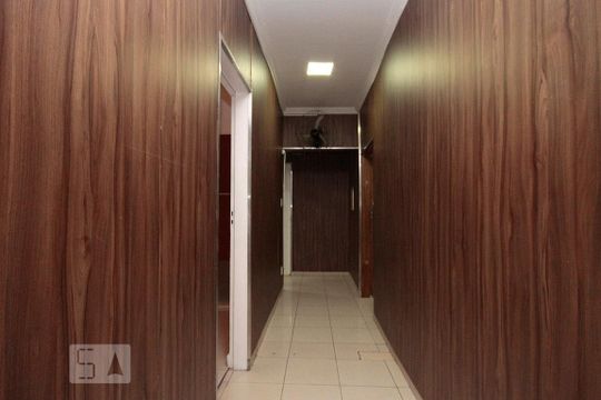 Corredor de apartamento para alugar com 3 quartos, 109m² em Bela Vista, São Paulo